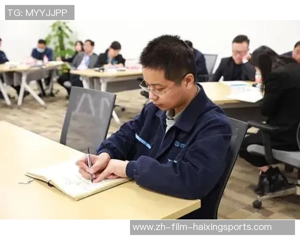 足球傅杰:从草根到顶尖球员的奋斗历程与荣耀时刻 足球傅杰:从草根到顶尖球员的奋斗历程与荣耀时刻